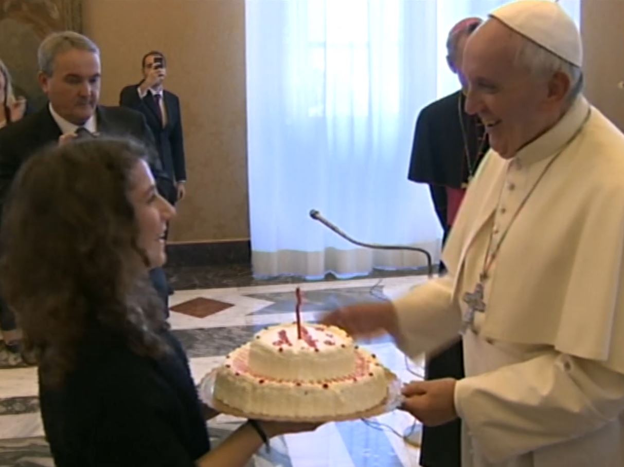 Buon Compleanno Papa Francesco Compie Anni Gli Auguri Da Tutto Il Mondo Inblu00